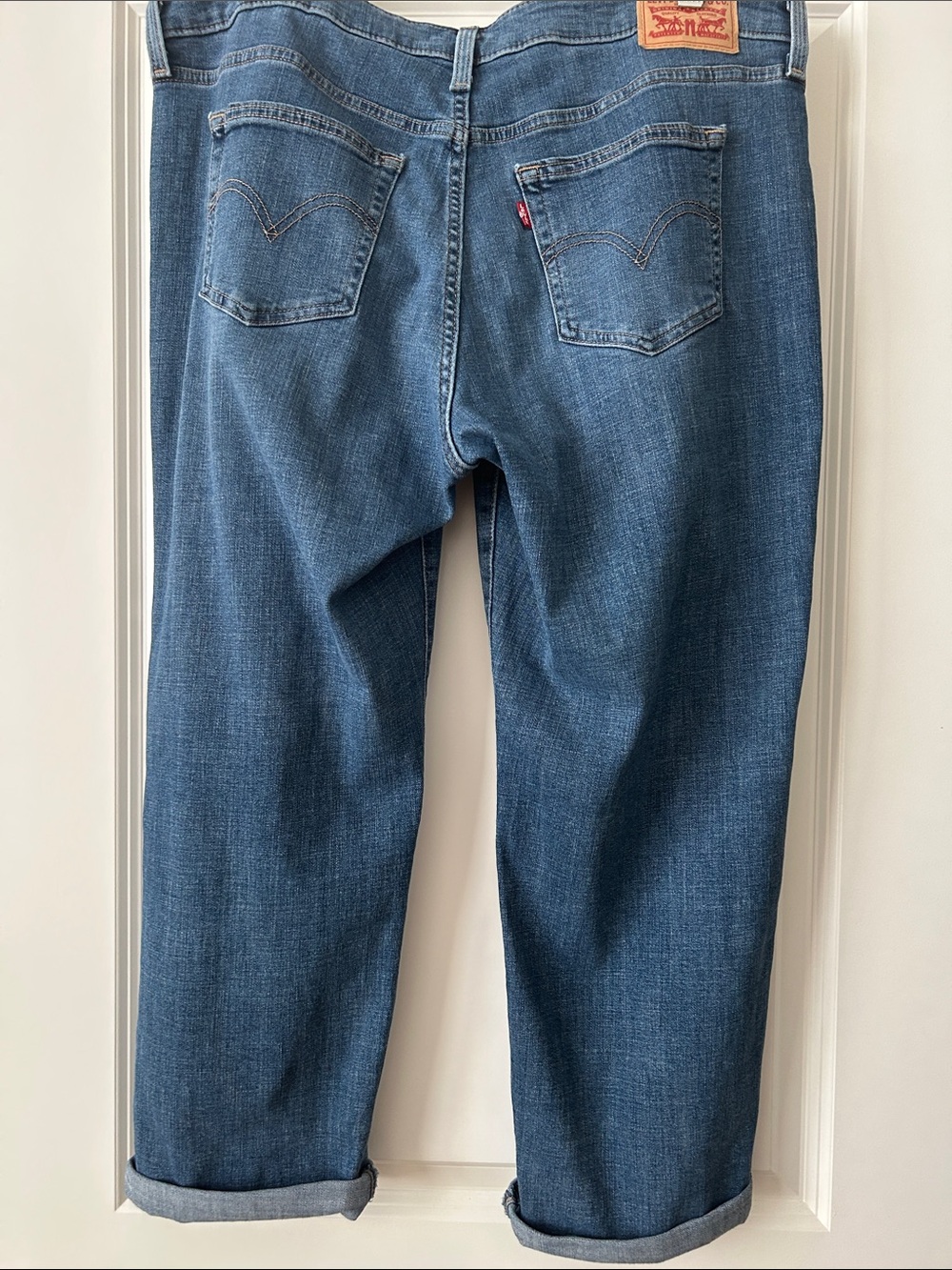 Levi's Distressed Boyfriend Jeans in Medium Blue. Size 16W - Picture 4 of 5